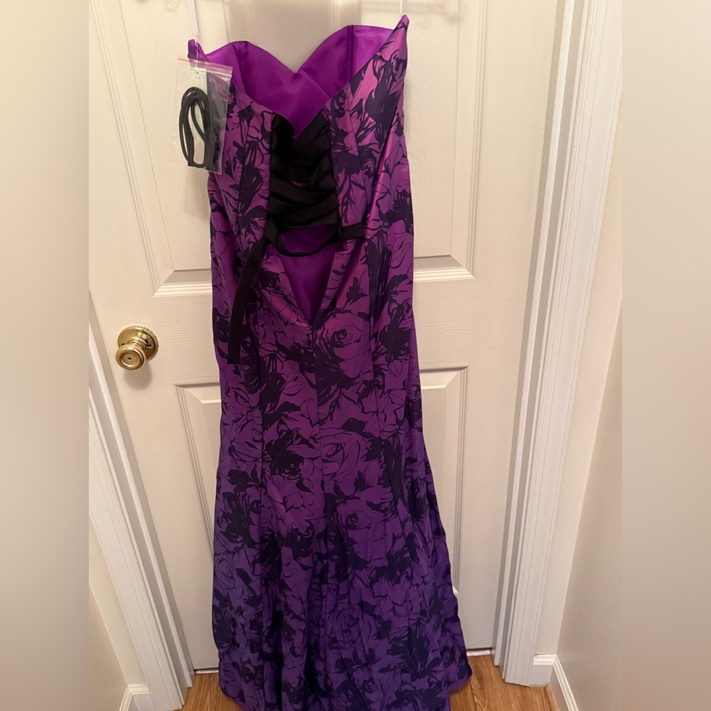 Prom Dress - Picture 3 of 5